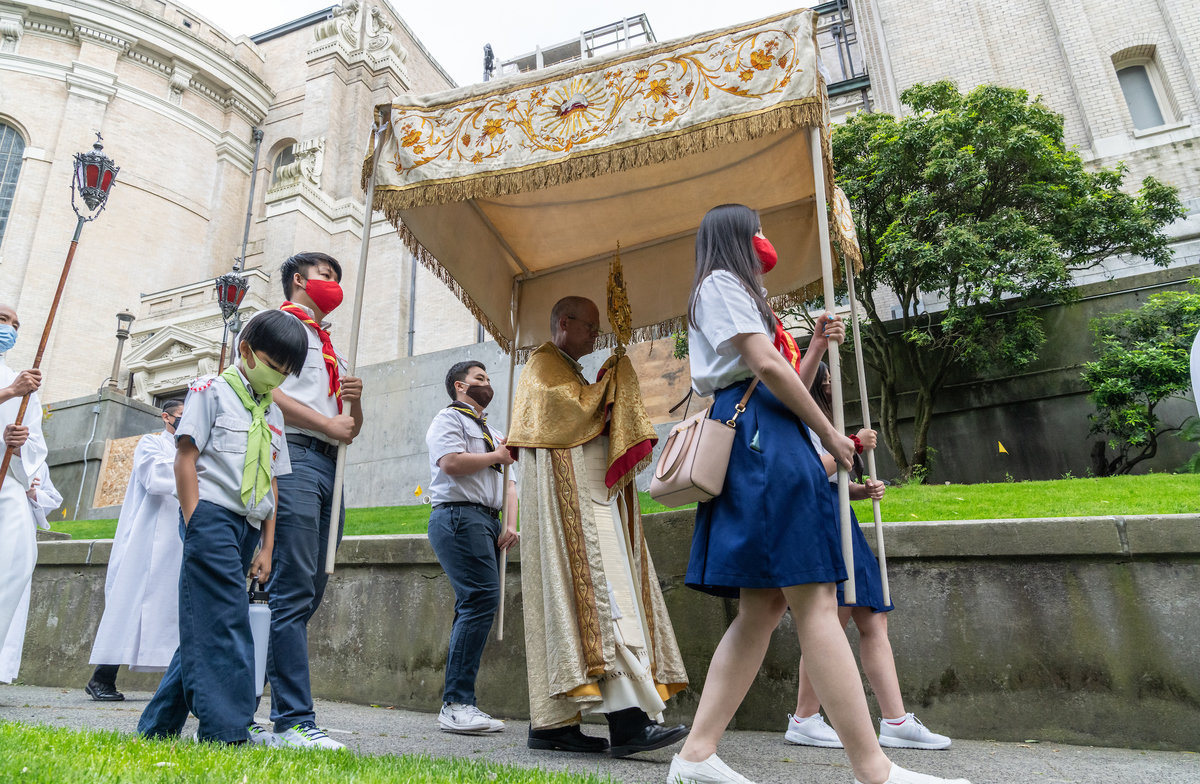 Archbishop Closes Year Of Eucharist With Corpus Christi Mass Outdoor