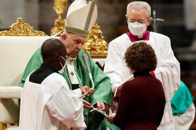 Pope confers ministries of lector, catechist on lay women and men