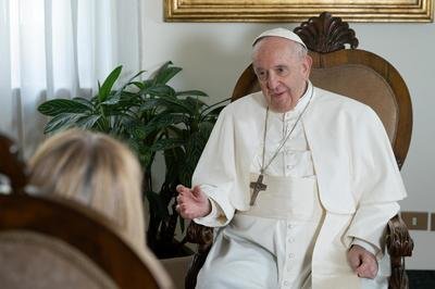Pope reflects on papacy in interview with Argentine news agency
