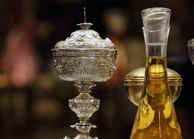 Some U.S. dioceses are lifting restrictions on Communion cup