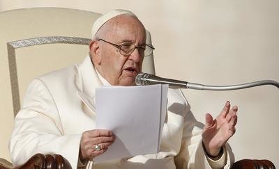 Even a two-minute examination of conscience is helpful, pope says
