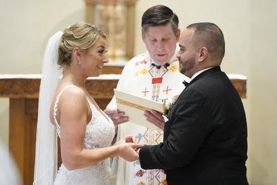El matrimonio es un regalo de Dios que beneficia a todos, dice el papa